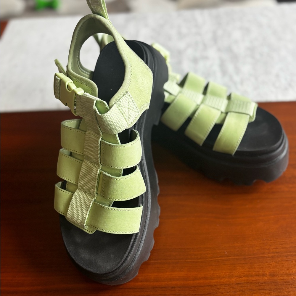 Ugg Cora Platform Sandals EU 40/sz9